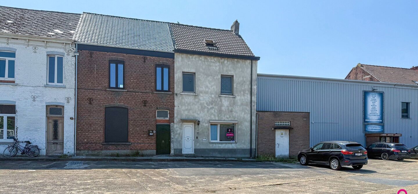 Bij ImmoFusion 7/7 “open huis” : klik op onze 3D-TOUR. Ervaar vastgoed alsof je er zelf doorloopt!

Gezellige gezinswoning met potentieel op rustige ligging vlakbij centrum en invalswegen!
Ben je op zoek naar een woning waarin je nog jouw persoonlijke