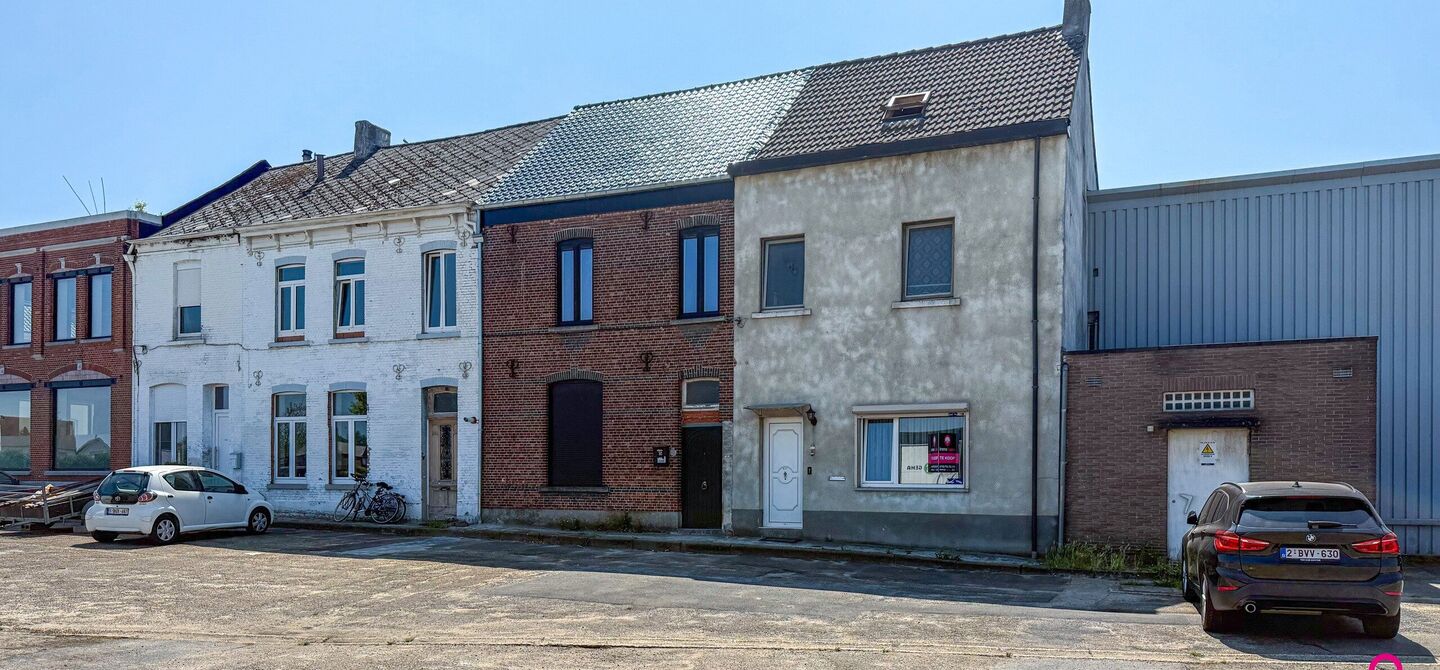 Bij ImmoFusion 7/7 “open huis” : klik op onze 3D-TOUR. Ervaar vastgoed alsof je er zelf doorloopt!

Gezellige gezinswoning met potentieel op rustige ligging vlakbij centrum en invalswegen!
Ben je op zoek naar een woning waarin je nog jouw persoonlijke