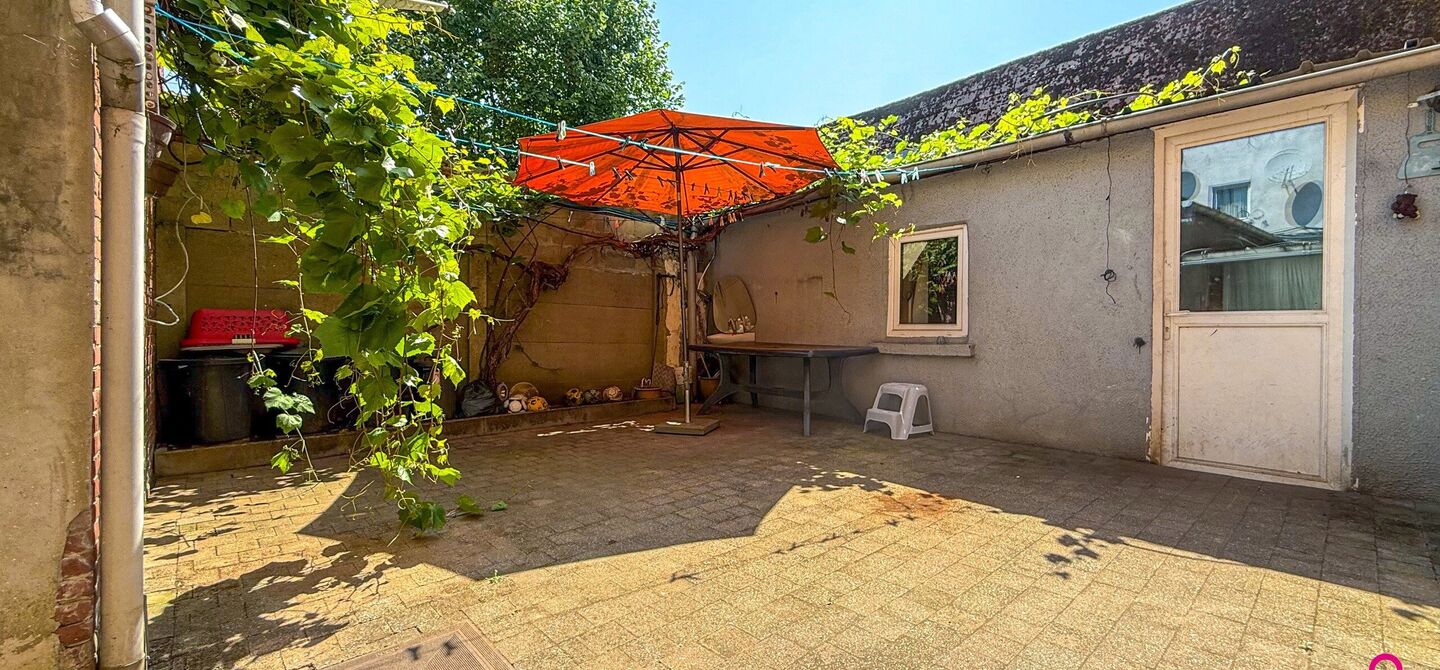 Bij ImmoFusion 7/7 “open huis” : klik op onze 3D-TOUR. Ervaar vastgoed alsof je er zelf doorloopt!

Gezellige gezinswoning met potentieel op rustige ligging vlakbij centrum en invalswegen!
Ben je op zoek naar een woning waarin je nog jouw persoonlijke