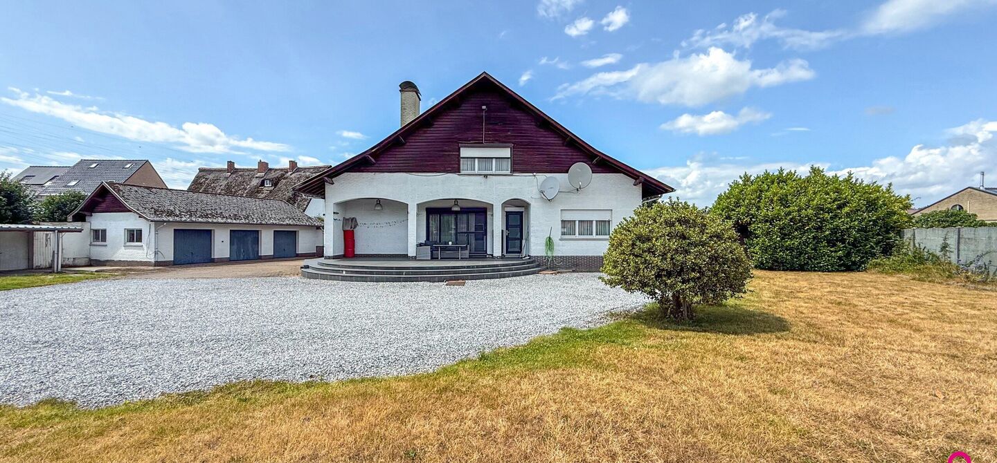 Bij ImmoFusion 7/7 “open huis”: klik op onze 3D-TOUR.
Ervaar vastgoed alsof je er zelf doorloopt!

Welkom op de Beverlosesteenweg 408 in Beringen: een uitzonderlijk ruime en volledig instapklare woning met maar liefst 6 slaapkamers, 2 badkamers, garag