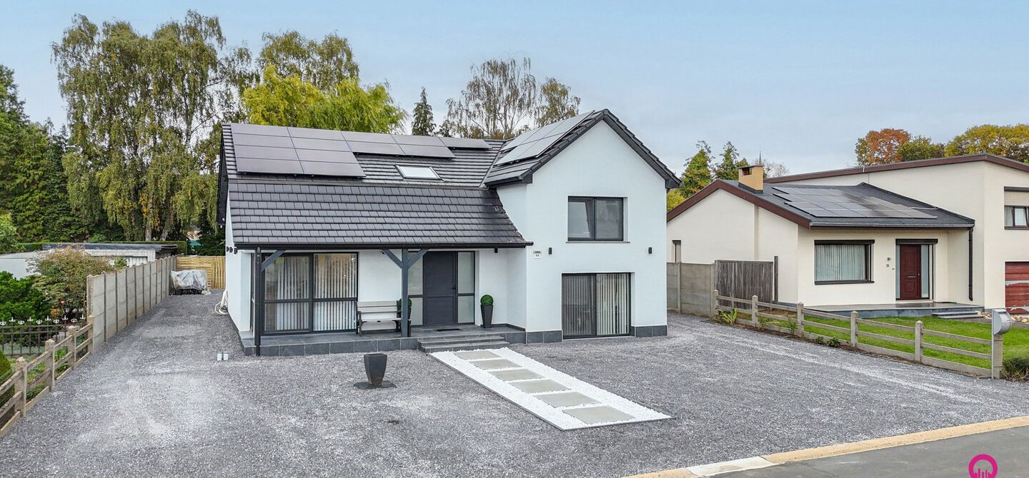 Bij ImmoFusion 7/7 “open huis” : klik op onze 3D-TOUR.

Ervaar vastgoed alsof je er zelf doorloopt!

Stap binnen in deze prachtig gerenoveerde woning uit 2024, gelegen in een rustige doodlopende straat langs het kanaal van Beringen. Met een bewoonbare