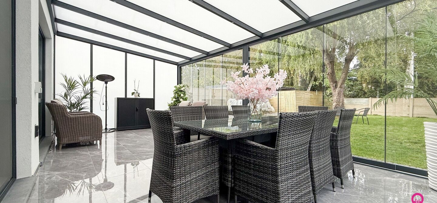 Bij ImmoFusion 7/7 “open huis” : klik op onze 3D-TOUR.

Ervaar vastgoed alsof je er zelf doorloopt!

Stap binnen in deze prachtig gerenoveerde woning uit 2024, gelegen in een rustige doodlopende straat langs het kanaal van Beringen. Met een bewoonbare
