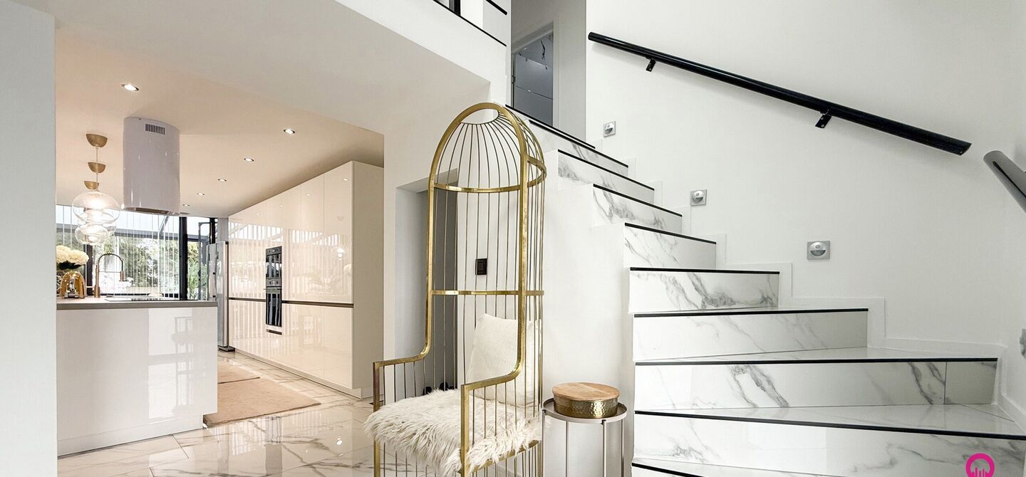 Bij ImmoFusion 7/7 “open huis” : klik op onze 3D-TOUR.

Ervaar vastgoed alsof je er zelf doorloopt!

Stap binnen in deze prachtig gerenoveerde woning uit 2024, gelegen in een rustige doodlopende straat langs het kanaal van Beringen. Met een bewoonbare