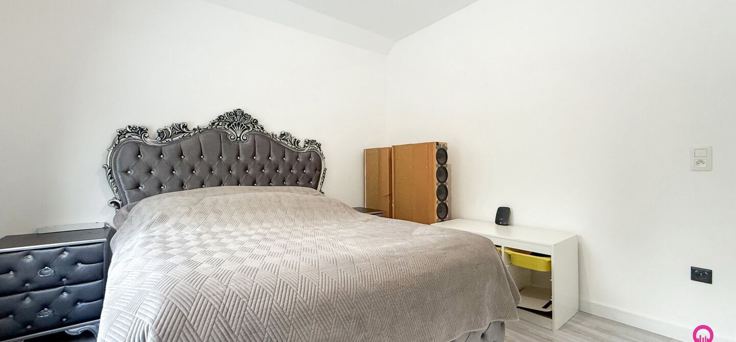 Bij ImmoFusion 7/7 “open huis” : klik op onze 3D-TOUR.

Ervaar vastgoed alsof je er zelf doorloopt!

Stap binnen in deze prachtig gerenoveerde woning uit 2024, gelegen in een rustige doodlopende straat langs het kanaal van Beringen. Met een bewoonbare