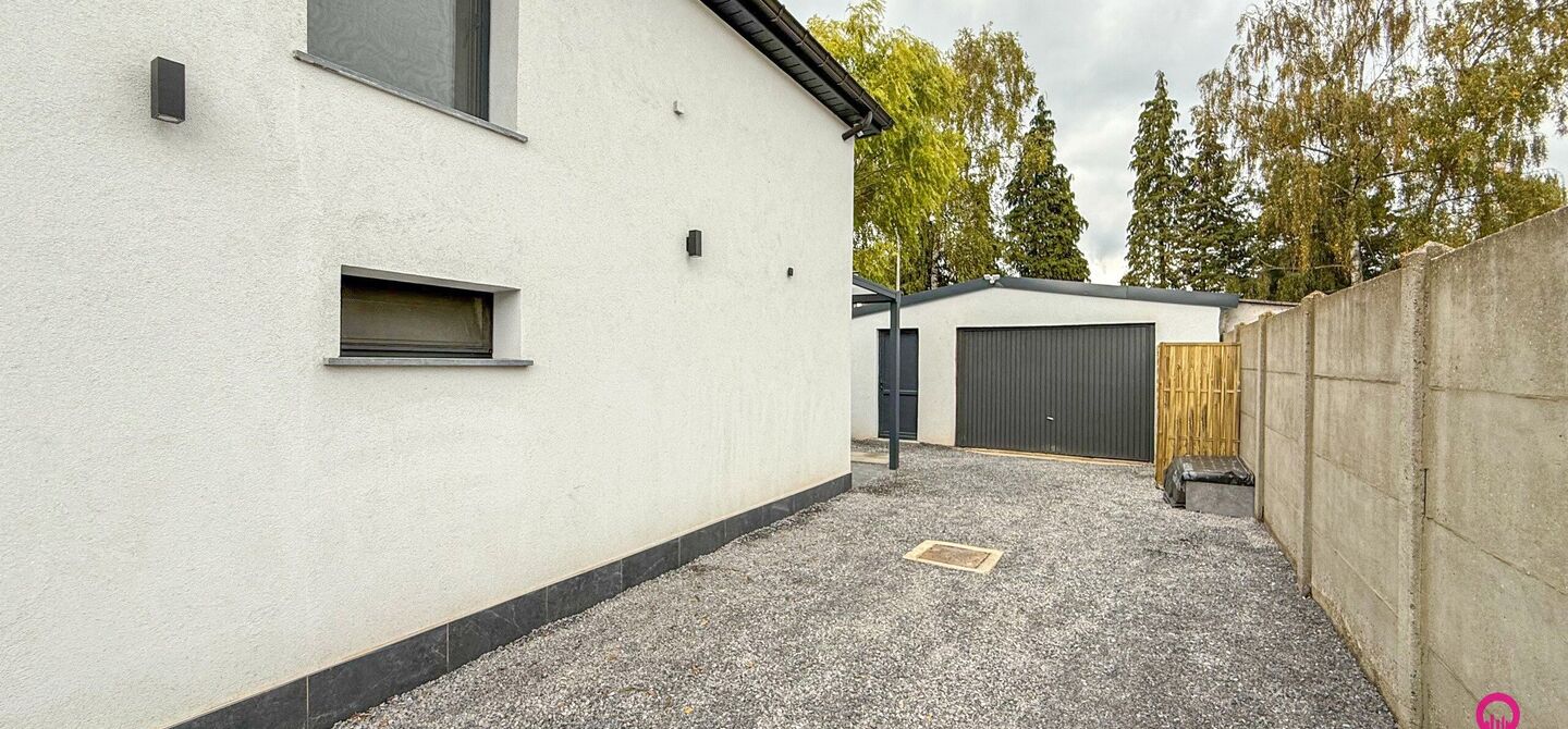 Bij ImmoFusion 7/7 “open huis” : klik op onze 3D-TOUR.

Ervaar vastgoed alsof je er zelf doorloopt!

Stap binnen in deze prachtig gerenoveerde woning uit 2024, gelegen in een rustige doodlopende straat langs het kanaal van Beringen. Met een bewoonbare