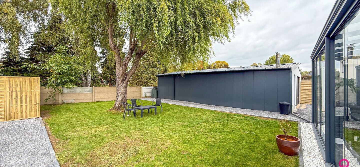 Bij ImmoFusion 7/7 “open huis” : klik op onze 3D-TOUR.

Ervaar vastgoed alsof je er zelf doorloopt!

Stap binnen in deze prachtig gerenoveerde woning uit 2024, gelegen in een rustige doodlopende straat langs het kanaal van Beringen. Met een bewoonbare