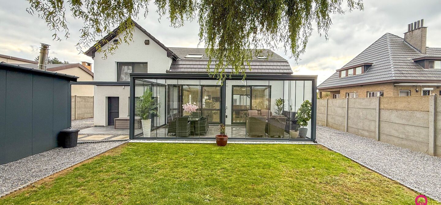 Bij ImmoFusion 7/7 “open huis” : klik op onze 3D-TOUR.

Ervaar vastgoed alsof je er zelf doorloopt!

Stap binnen in deze prachtig gerenoveerde woning uit 2024, gelegen in een rustige doodlopende straat langs het kanaal van Beringen. Met een bewoonbare