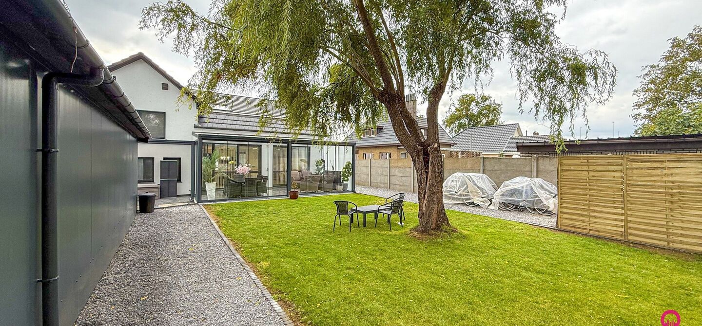 Bij ImmoFusion 7/7 “open huis” : klik op onze 3D-TOUR.

Ervaar vastgoed alsof je er zelf doorloopt!

Stap binnen in deze prachtig gerenoveerde woning uit 2024, gelegen in een rustige doodlopende straat langs het kanaal van Beringen. Met een bewoonbare
