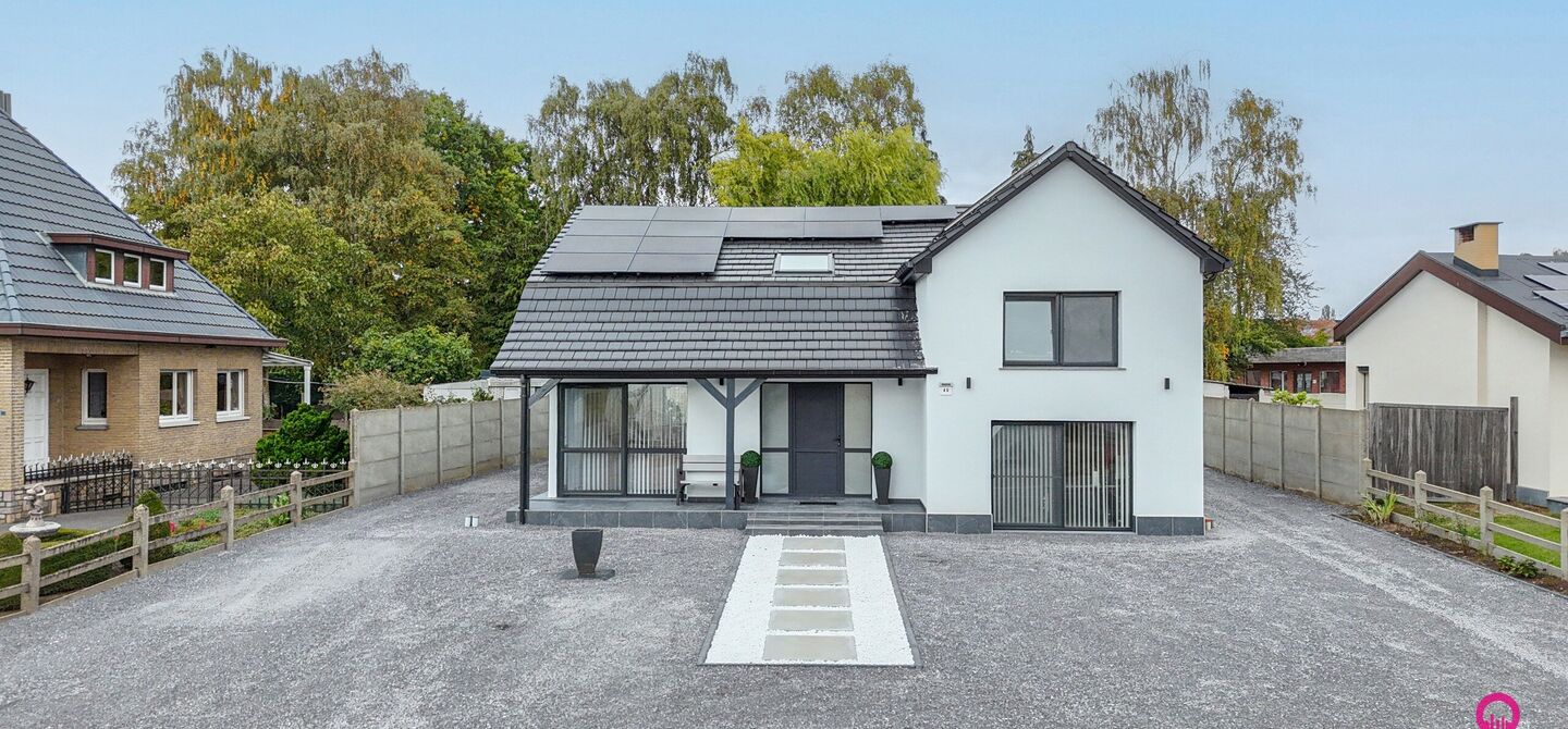 Bij ImmoFusion 7/7 “open huis” : klik op onze 3D-TOUR.

Ervaar vastgoed alsof je er zelf doorloopt!

Stap binnen in deze prachtig gerenoveerde woning uit 2024, gelegen in een rustige doodlopende straat langs het kanaal van Beringen. Met een bewoonbare