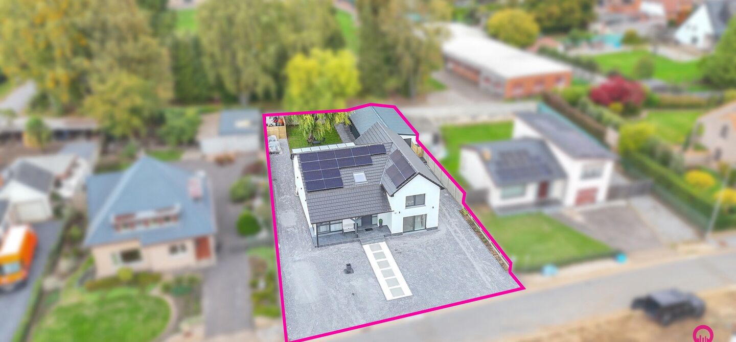 Bij ImmoFusion 7/7 “open huis” : klik op onze 3D-TOUR.

Ervaar vastgoed alsof je er zelf doorloopt!

Stap binnen in deze prachtig gerenoveerde woning uit 2024, gelegen in een rustige doodlopende straat langs het kanaal van Beringen. Met een bewoonbare