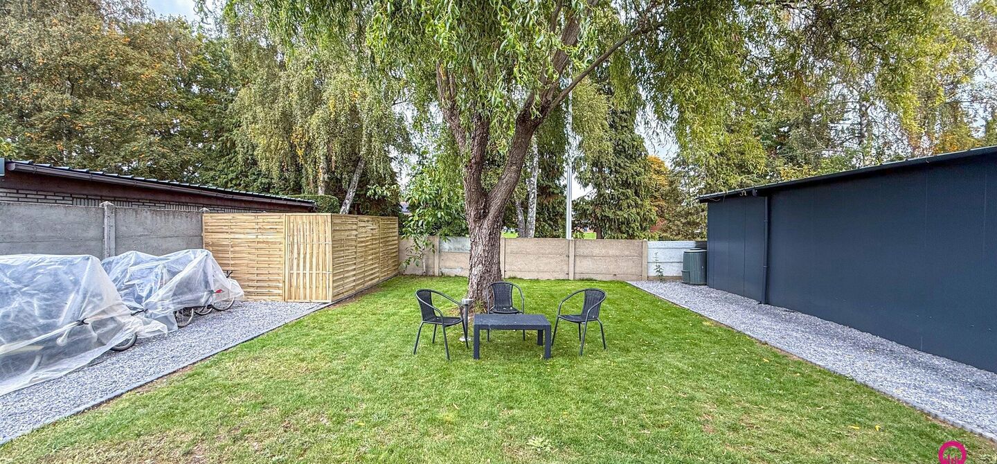 Bij ImmoFusion 7/7 “open huis” : klik op onze 3D-TOUR.

Ervaar vastgoed alsof je er zelf doorloopt!

Stap binnen in deze prachtig gerenoveerde woning uit 2024, gelegen in een rustige doodlopende straat langs het kanaal van Beringen. Met een bewoonbare