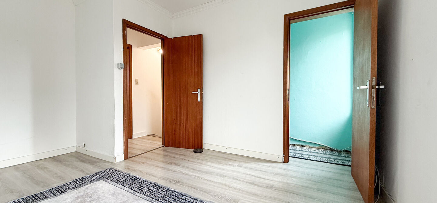 Bij ImmoFusion 7/7 “open huis”: klik op onze 3D-TOUR.
Ervaar vastgoed alsof je er zelf doorloopt!

Ontdek deze charmante halfopen woning aan de Tennisstraat 17 in Beringen, waar comfort, karakter en recente renovaties samenkomen. Dankzij de grondige v