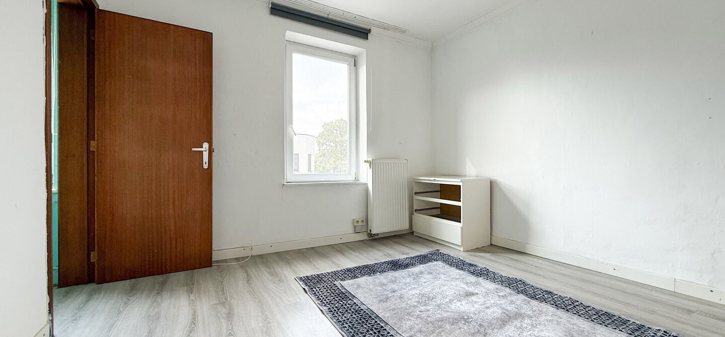 Bij ImmoFusion 7/7 “open huis”: klik op onze 3D-TOUR.
Ervaar vastgoed alsof je er zelf doorloopt!

Ontdek deze charmante halfopen woning aan de Tennisstraat 17 in Beringen, waar comfort, karakter en recente renovaties samenkomen. Dankzij de grondige v