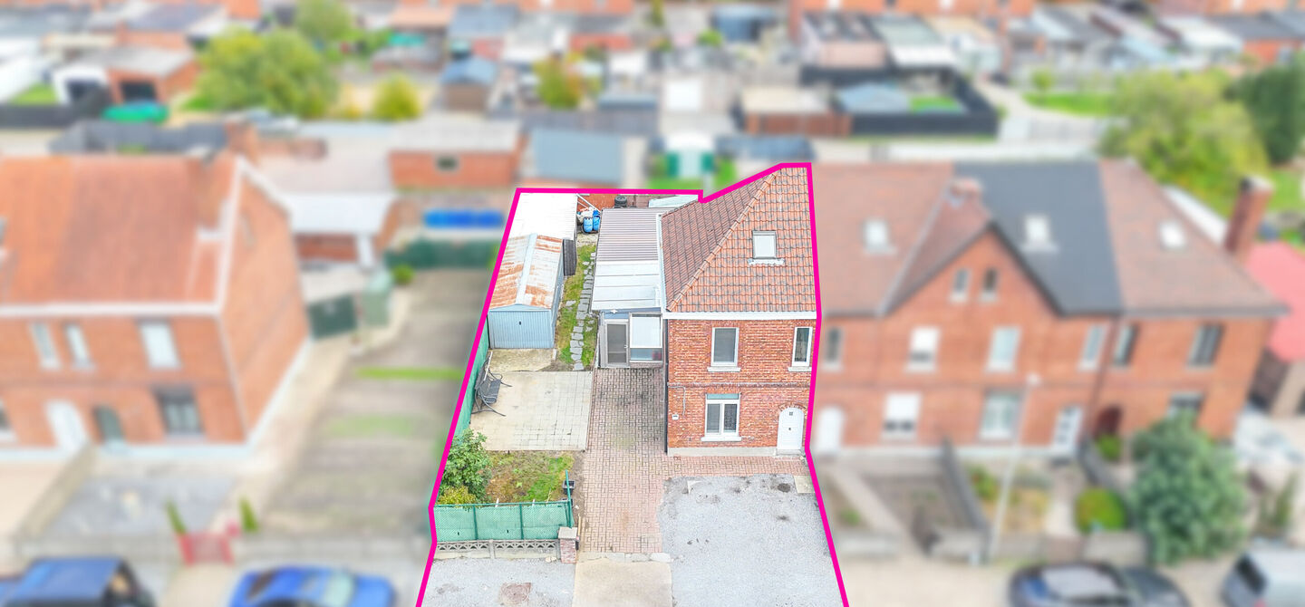 Bij ImmoFusion 7/7 “open huis”: klik op onze 3D-TOUR.
Ervaar vastgoed alsof je er zelf doorloopt!

Ontdek deze charmante halfopen woning aan de Tennisstraat 17 in Beringen, waar comfort, karakter en recente renovaties samenkomen. Dankzij de grondige v