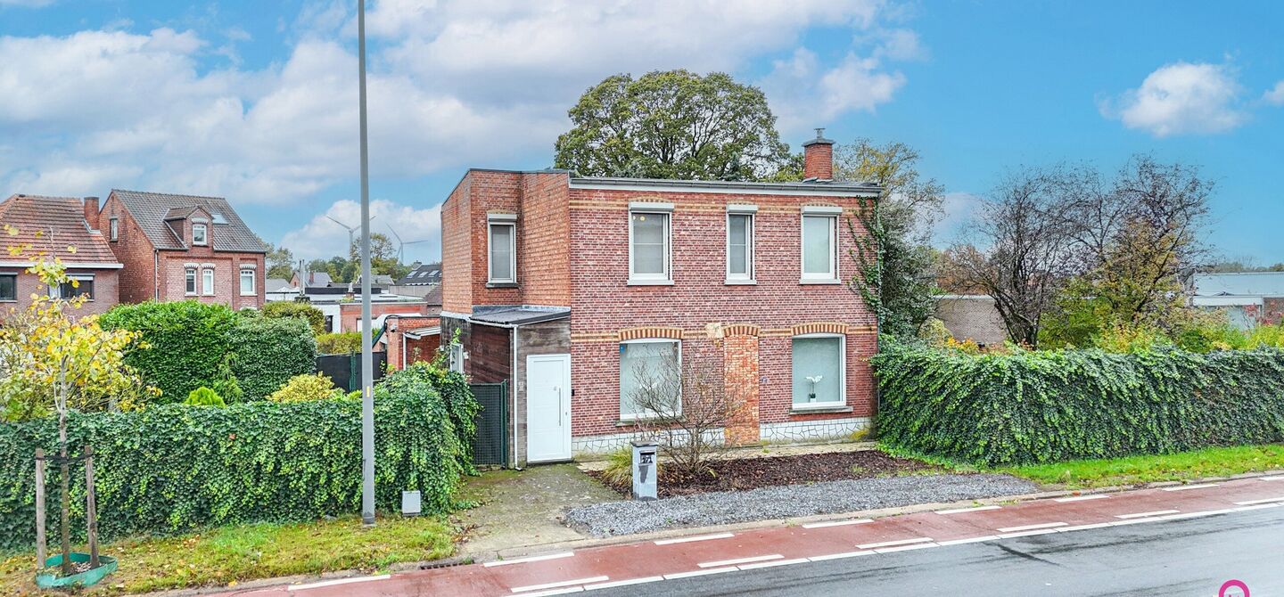 Bij ImmoFusion 7/7 “open huis”: klik op onze 3D-TOUR. Ervaar vastgoed alsof je er zelf doorloopt!

Welkom aan de Hasseltsesteenweg 171 in 3580 Beringen: hier wacht een prachtige, instapklare open bebouwing op een royaal hoek­perceel van circa 1.000 m