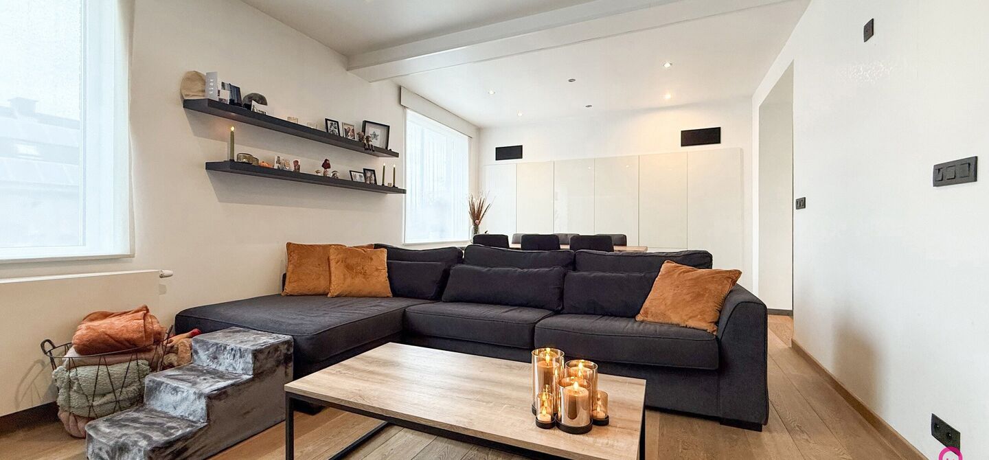 Bij ImmoFusion 7/7 “open huis”: klik op onze 3D-TOUR. Ervaar vastgoed alsof je er zelf doorloopt!

Welkom aan de Hasseltsesteenweg 171 in 3580 Beringen: hier wacht een prachtige, instapklare open bebouwing op een royaal hoek­perceel van circa 1.000 m