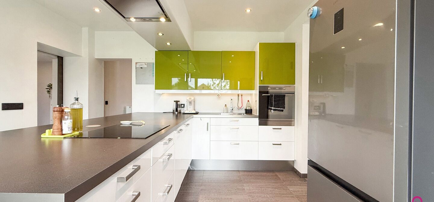 Bij ImmoFusion 7/7 “open huis”: klik op onze 3D-TOUR. Ervaar vastgoed alsof je er zelf doorloopt!

Welkom aan de Hasseltsesteenweg 171 in 3580 Beringen: hier wacht een prachtige, instapklare open bebouwing op een royaal hoek­perceel van circa 1.000 m