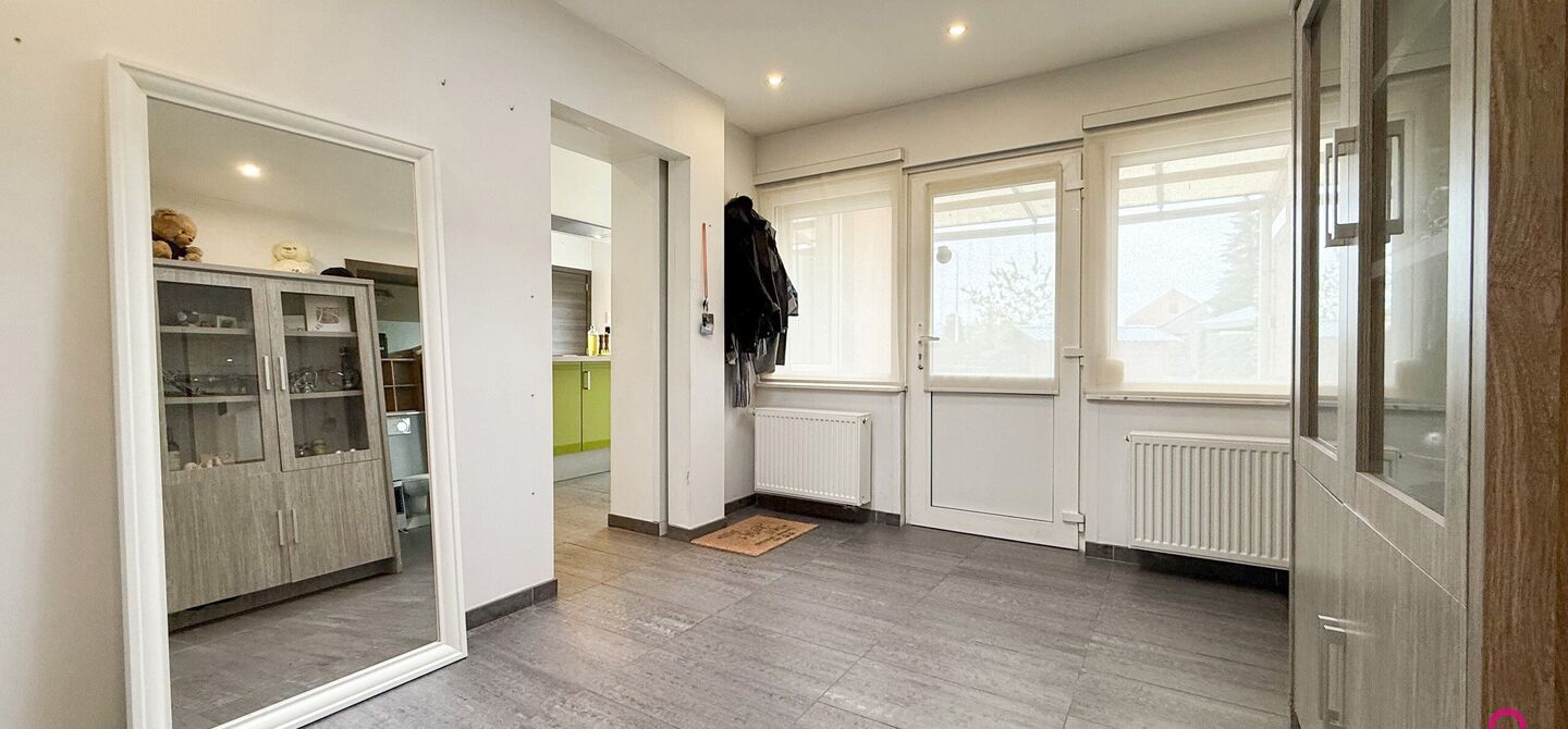 Bij ImmoFusion 7/7 “open huis”: klik op onze 3D-TOUR. Ervaar vastgoed alsof je er zelf doorloopt!

Welkom aan de Hasseltsesteenweg 171 in 3580 Beringen: hier wacht een prachtige, instapklare open bebouwing op een royaal hoek­perceel van circa 1.000 m