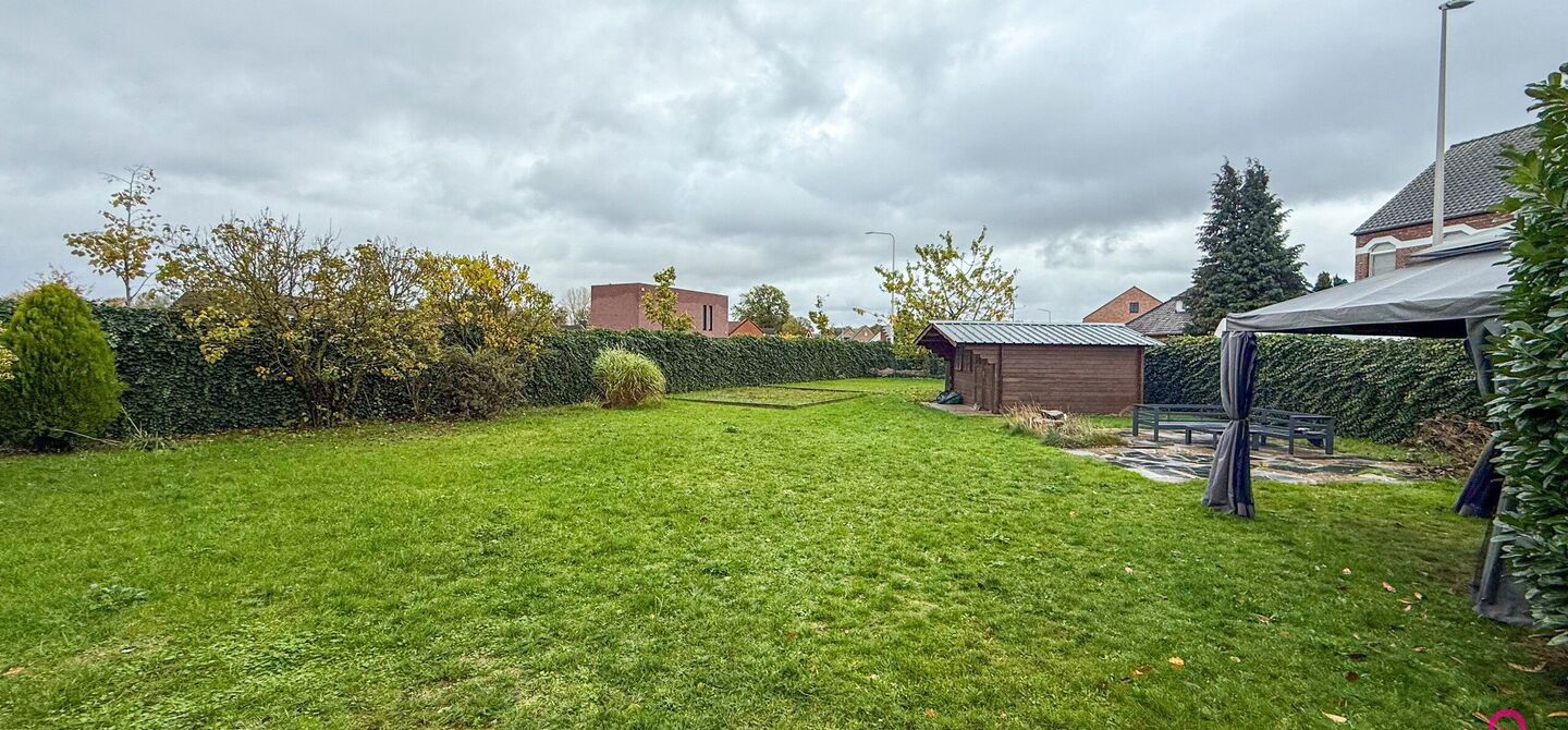 Bij ImmoFusion 7/7 “open huis”: klik op onze 3D-TOUR. Ervaar vastgoed alsof je er zelf doorloopt!

Welkom aan de Hasseltsesteenweg 171 in 3580 Beringen: hier wacht een prachtige, instapklare open bebouwing op een royaal hoek­perceel van circa 1.000 m