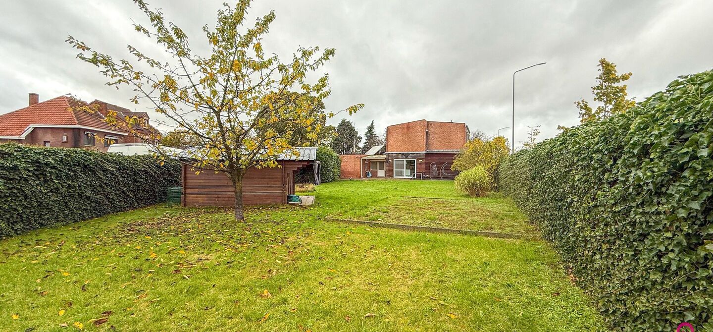 Bij ImmoFusion 7/7 “open huis”: klik op onze 3D-TOUR. Ervaar vastgoed alsof je er zelf doorloopt!

Welkom aan de Hasseltsesteenweg 171 in 3580 Beringen: hier wacht een prachtige, instapklare open bebouwing op een royaal hoek­perceel van circa 1.000 m