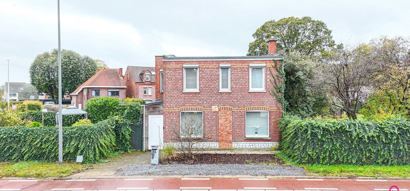 Bij ImmoFusion 7/7 “open huis”: klik op onze 3D-TOUR. Ervaar vastgoed alsof je er zelf doorloopt!

Welkom aan de Hasseltsesteenweg 171 in 3580 Beringen: hier wacht een prachtige, instapklare open bebouwing op een royaal hoek­perceel van circa 1.000 m