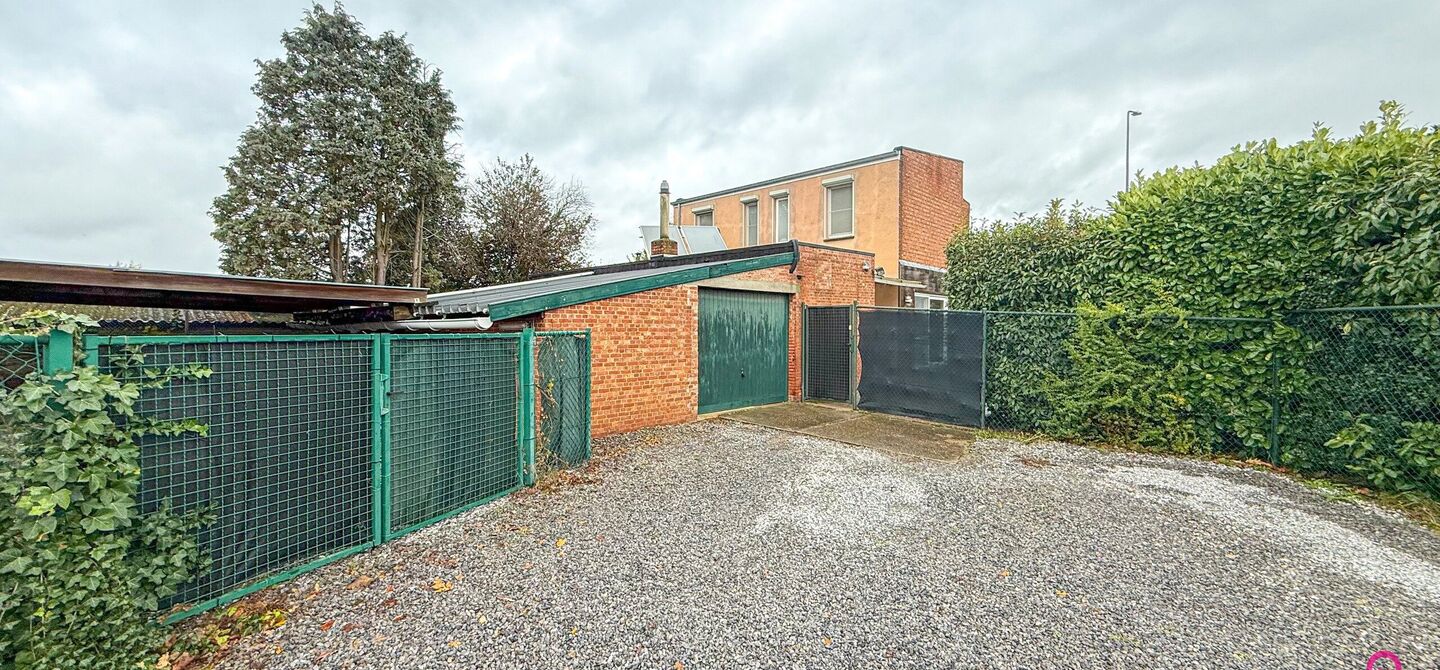 Bij ImmoFusion 7/7 “open huis”: klik op onze 3D-TOUR. Ervaar vastgoed alsof je er zelf doorloopt!

Welkom aan de Hasseltsesteenweg 171 in 3580 Beringen: hier wacht een prachtige, instapklare open bebouwing op een royaal hoek­perceel van circa 1.000 m