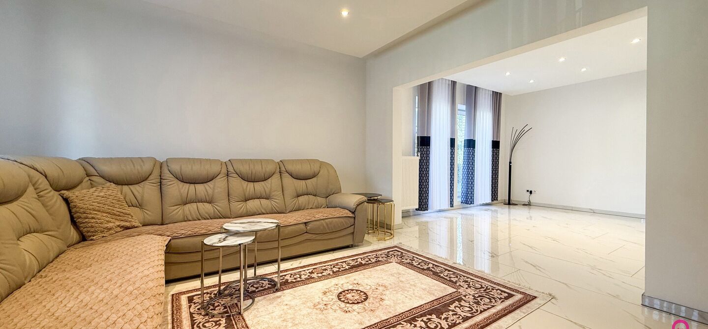 Bij ImmoFusion 7/7 “open huis”: klik op onze 3D-TOUR.
Ervaar vastgoed alsof je er zelf doorloopt!

Ontdek deze indrukwekkende open bebouwing in de Tervantstraat 198 te Paal, een woning die in 2025 een volledige transformatie kreeg en vandaag bijna als