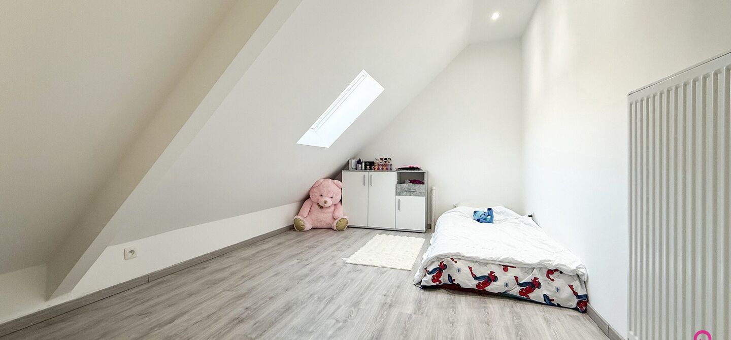 Bij ImmoFusion 7/7 “open huis”: klik op onze 3D-TOUR.
Ervaar vastgoed alsof je er zelf doorloopt!

Ontdek deze indrukwekkende open bebouwing in de Tervantstraat 198 te Paal, een woning die in 2025 een volledige transformatie kreeg en vandaag bijna als