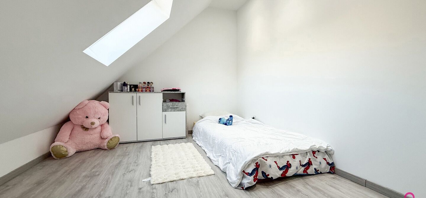 Bij ImmoFusion 7/7 “open huis”: klik op onze 3D-TOUR.
Ervaar vastgoed alsof je er zelf doorloopt!

Ontdek deze indrukwekkende open bebouwing in de Tervantstraat 198 te Paal, een woning die in 2025 een volledige transformatie kreeg en vandaag bijna als