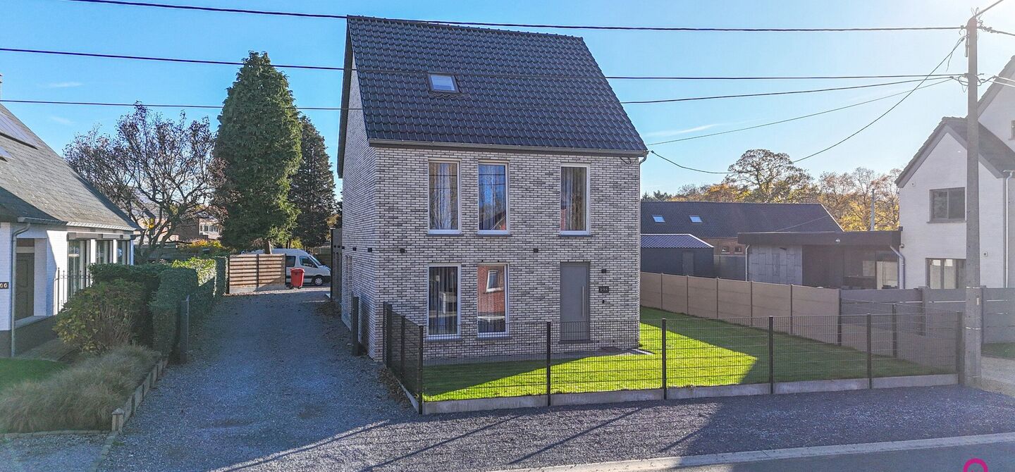 Bij ImmoFusion 7/7 “open huis”: klik op onze 3D-TOUR.
Ervaar vastgoed alsof je er zelf doorloopt!

Ontdek deze indrukwekkende open bebouwing in de Tervantstraat 198 te Paal, een woning die in 2025 een volledige transformatie kreeg en vandaag bijna als