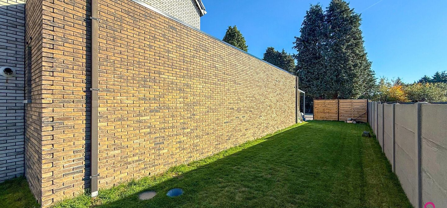 Bij ImmoFusion 7/7 “open huis”: klik op onze 3D-TOUR.
Ervaar vastgoed alsof je er zelf doorloopt!

Ontdek deze indrukwekkende open bebouwing in de Tervantstraat 198 te Paal, een woning die in 2025 een volledige transformatie kreeg en vandaag bijna als