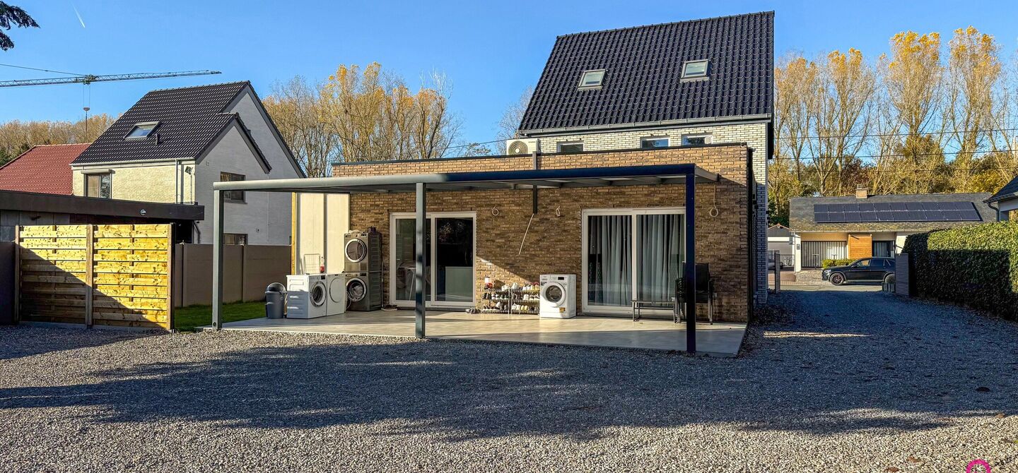 Bij ImmoFusion 7/7 “open huis”: klik op onze 3D-TOUR.
Ervaar vastgoed alsof je er zelf doorloopt!

Ontdek deze indrukwekkende open bebouwing in de Tervantstraat 198 te Paal, een woning die in 2025 een volledige transformatie kreeg en vandaag bijna als