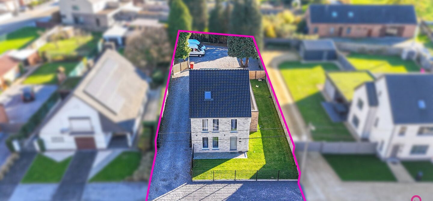 Bij ImmoFusion 7/7 “open huis”: klik op onze 3D-TOUR.
Ervaar vastgoed alsof je er zelf doorloopt!

Ontdek deze indrukwekkende open bebouwing in de Tervantstraat 198 te Paal, een woning die in 2025 een volledige transformatie kreeg en vandaag bijna als