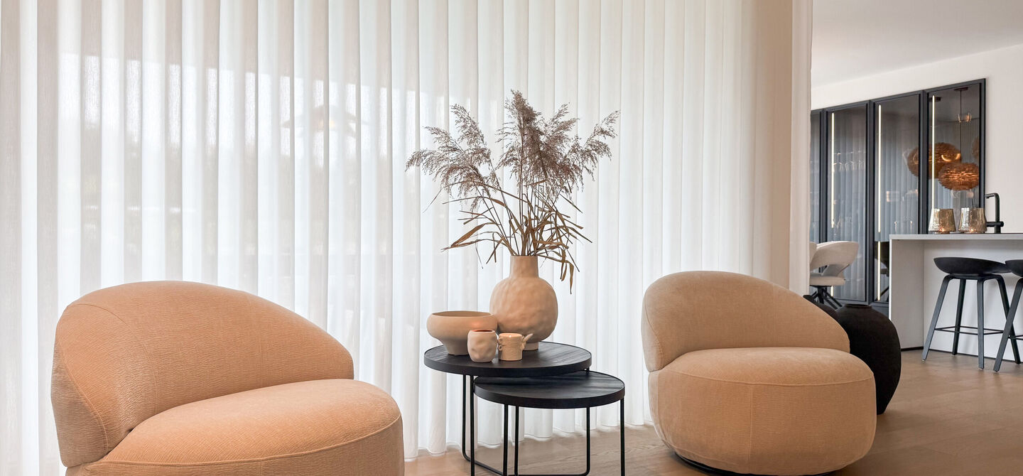 Instapklare woning met het comfort van nieuwbouw, volledig hoogwaardig afgewerkt en gebouwd in 2023, gelegen te Zwanenbergstraat 40 in Paal.
Deze moderne woning combineert een luxueuze afwerking, hedendaags wooncomfort en een uitstekende energieprestatie