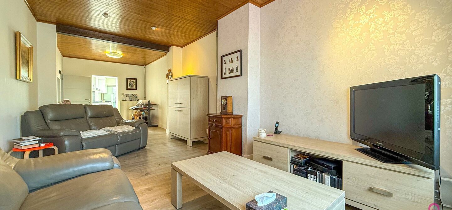 Bij ImmoFusion 7/7 “open huis”: klik op onze 3D-TOUR.
Ervaar vastgoed alsof je er zelf doorloopt!

Welkom in deze verrassend ruime en instapklare gezinswoning in het bruisende centrum van Hasselt, gelegen op het adres Spoorwegstraat 2. Deze volledig o