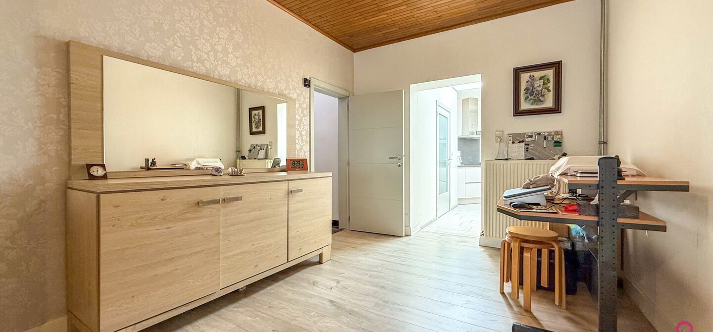 Bij ImmoFusion 7/7 “open huis”: klik op onze 3D-TOUR.
Ervaar vastgoed alsof je er zelf doorloopt!

Welkom in deze verrassend ruime en instapklare gezinswoning in het bruisende centrum van Hasselt, gelegen op het adres Spoorwegstraat 2. Deze volledig o
