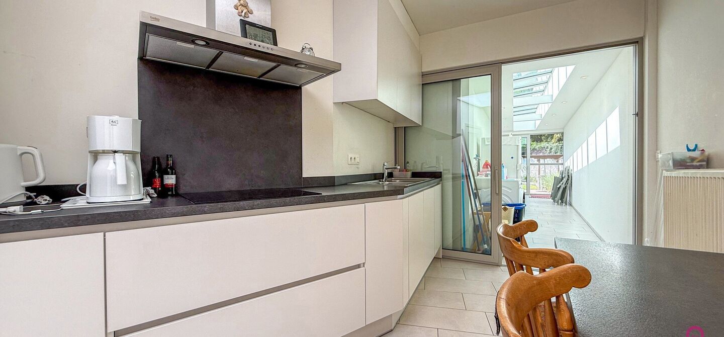 Bij ImmoFusion 7/7 “open huis”: klik op onze 3D-TOUR.
Ervaar vastgoed alsof je er zelf doorloopt!

Welkom in deze verrassend ruime en instapklare gezinswoning in het bruisende centrum van Hasselt, gelegen op het adres Spoorwegstraat 2. Deze volledig o