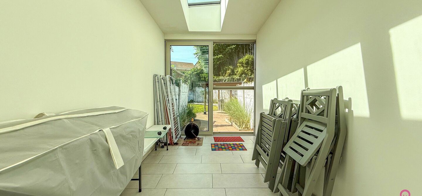Bij ImmoFusion 7/7 “open huis”: klik op onze 3D-TOUR.
Ervaar vastgoed alsof je er zelf doorloopt!

Welkom in deze verrassend ruime en instapklare gezinswoning in het bruisende centrum van Hasselt, gelegen op het adres Spoorwegstraat 2. Deze volledig o