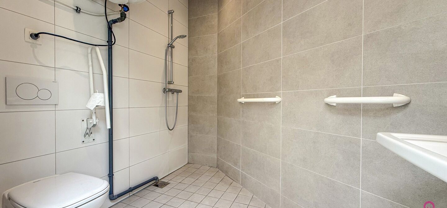 Bij ImmoFusion 7/7 “open huis”: klik op onze 3D-TOUR.
Ervaar vastgoed alsof je er zelf doorloopt!

Welkom in deze verrassend ruime en instapklare gezinswoning in het bruisende centrum van Hasselt, gelegen op het adres Spoorwegstraat 2. Deze volledig o