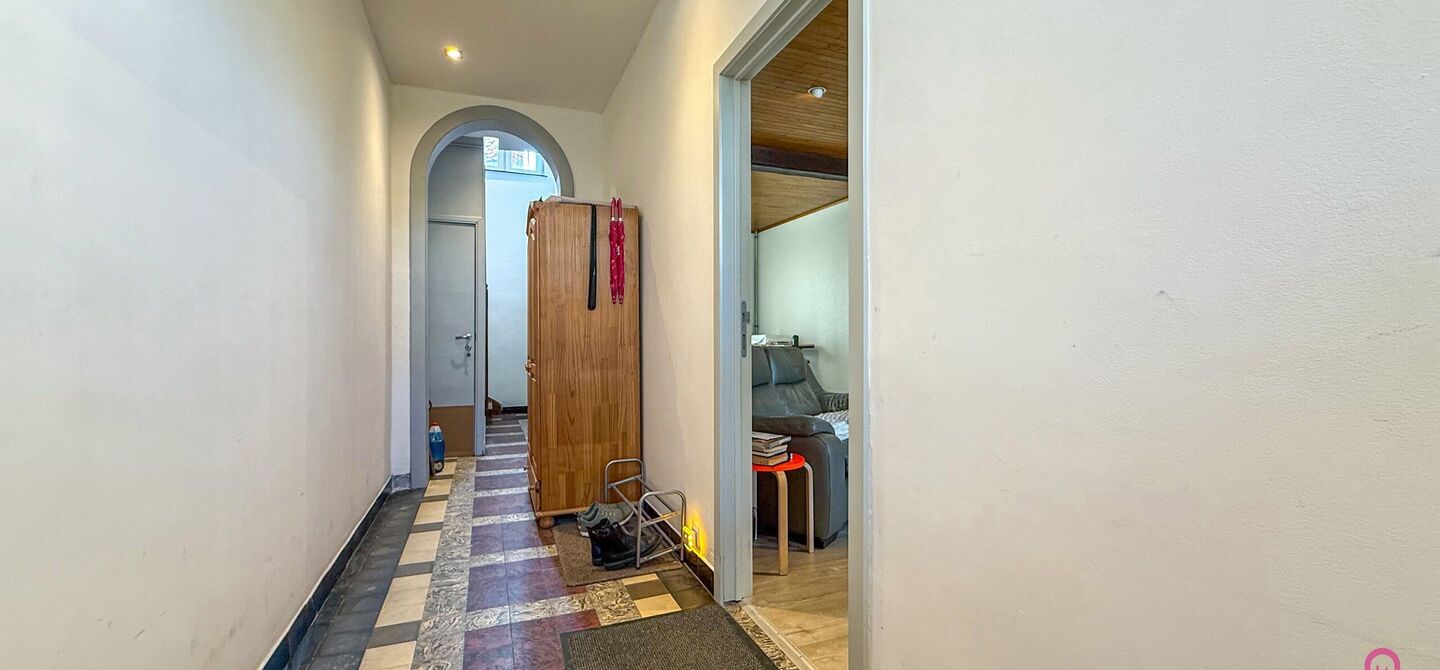 Bij ImmoFusion 7/7 “open huis”: klik op onze 3D-TOUR.
Ervaar vastgoed alsof je er zelf doorloopt!

Welkom in deze verrassend ruime en instapklare gezinswoning in het bruisende centrum van Hasselt, gelegen op het adres Spoorwegstraat 2. Deze volledig o