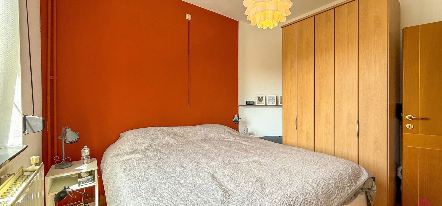 Bij ImmoFusion 7/7 “open huis”: klik op onze 3D-TOUR.
Ervaar vastgoed alsof je er zelf doorloopt!

Welkom in deze verrassend ruime en instapklare gezinswoning in het bruisende centrum van Hasselt, gelegen op het adres Spoorwegstraat 2. Deze volledig o