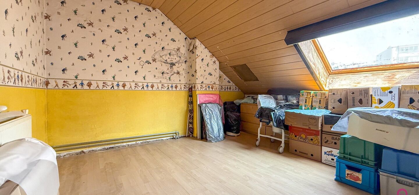 Bij ImmoFusion 7/7 “open huis”: klik op onze 3D-TOUR.
Ervaar vastgoed alsof je er zelf doorloopt!

Welkom in deze verrassend ruime en instapklare gezinswoning in het bruisende centrum van Hasselt, gelegen op het adres Spoorwegstraat 2. Deze volledig o