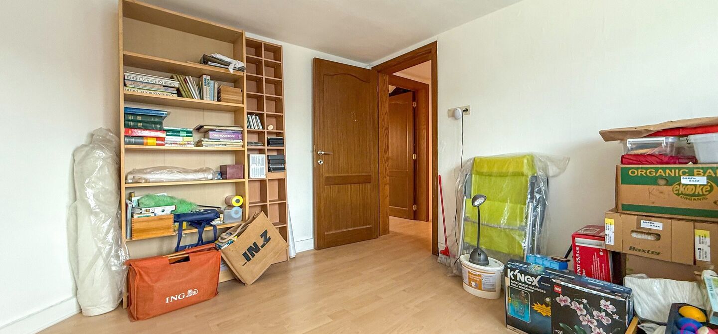 Bij ImmoFusion 7/7 “open huis”: klik op onze 3D-TOUR.
Ervaar vastgoed alsof je er zelf doorloopt!

Welkom in deze verrassend ruime en instapklare gezinswoning in het bruisende centrum van Hasselt, gelegen op het adres Spoorwegstraat 2. Deze volledig o