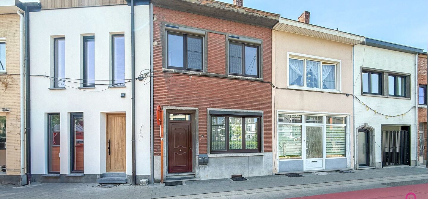 Bij ImmoFusion 7/7 “open huis”: klik op onze 3D-TOUR.
Ervaar vastgoed alsof je er zelf doorloopt!

Welkom in deze verrassend ruime en instapklare gezinswoning in het bruisende centrum van Hasselt, gelegen op het adres Spoorwegstraat 2. Deze volledig o