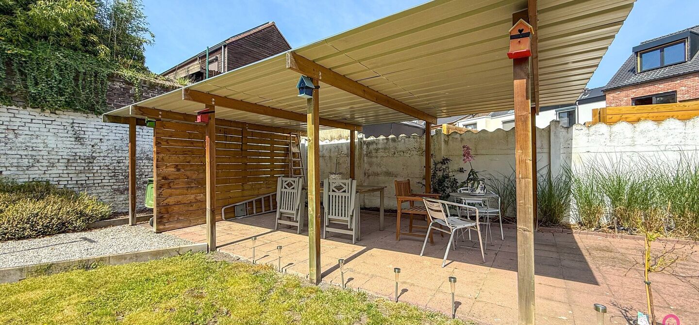 Bij ImmoFusion 7/7 “open huis”: klik op onze 3D-TOUR.
Ervaar vastgoed alsof je er zelf doorloopt!

Welkom in deze verrassend ruime en instapklare gezinswoning in het bruisende centrum van Hasselt, gelegen op het adres Spoorwegstraat 2. Deze volledig o
