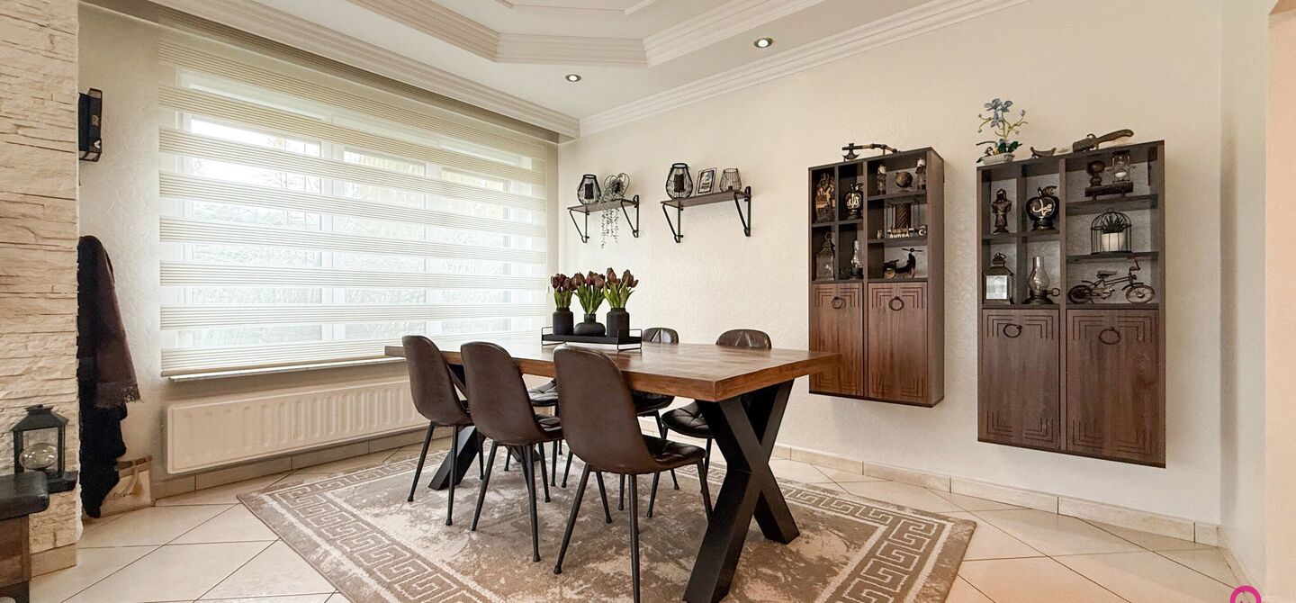 Bij ImmoFusion 7/7 &ldquo;open huis&rdquo;: klik op onze 3D-TOUR.
Ervaar vastgoed alsof je er zelf doorloopt!

Ontdek deze charmante open bebouwing aan de Edward Staintonstraat 17 in Heusden-Zolder, perfect gelegen in het centrum van Heusden. Deze woning met een 