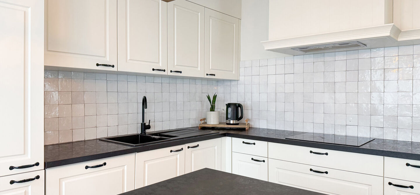 Bij ImmoFusion 7/7 &ldquo;open huis&rdquo; : klik op onze 3D-TOUR.
Ervaar vastgoed alsof je er zelf doorloopt!

Welkom in deze uitzonderlijk ruime open bebouwing gelegen in een rustige straat te Heusden-Zolder, waar u geniet van volledige privacy en toch overal v