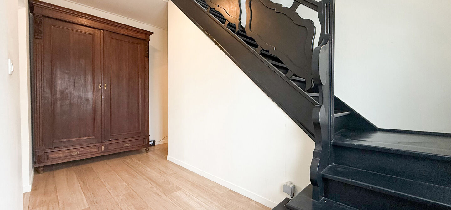 Bij ImmoFusion 7/7 &ldquo;open huis&rdquo; : klik op onze 3D-TOUR.
Ervaar vastgoed alsof je er zelf doorloopt!

Welkom in deze uitzonderlijk ruime open bebouwing gelegen in een rustige straat te Heusden-Zolder, waar u geniet van volledige privacy en toch overal v