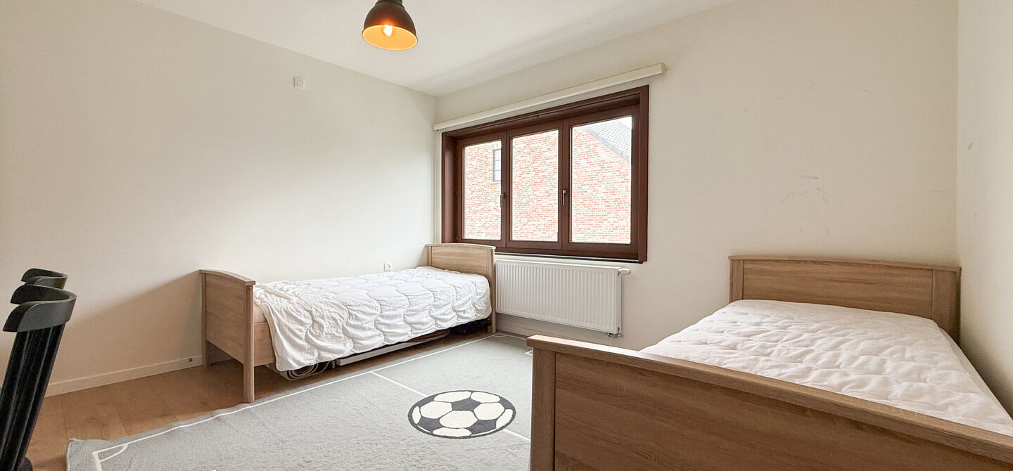 Bij ImmoFusion 7/7 &ldquo;open huis&rdquo; : klik op onze 3D-TOUR.
Ervaar vastgoed alsof je er zelf doorloopt!

Welkom in deze uitzonderlijk ruime open bebouwing gelegen in een rustige straat te Heusden-Zolder, waar u geniet van volledige privacy en toch overal v