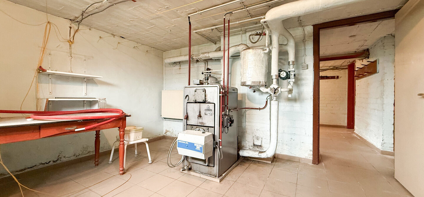 Bij ImmoFusion 7/7 &ldquo;open huis&rdquo; : klik op onze 3D-TOUR.
Ervaar vastgoed alsof je er zelf doorloopt!

Welkom in deze uitzonderlijk ruime open bebouwing gelegen in een rustige straat te Heusden-Zolder, waar u geniet van volledige privacy en toch overal v